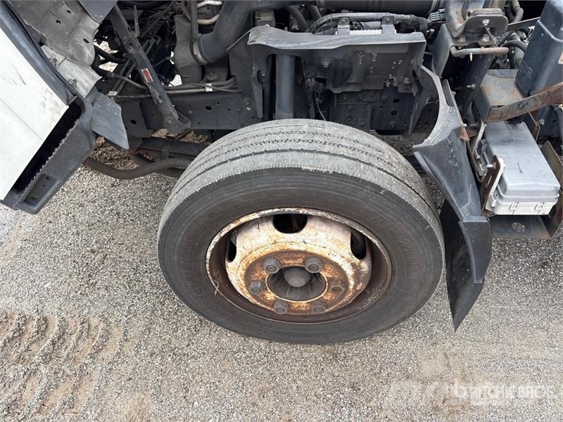 Isuzu NQR شاحنات ذات هيكل صندوقي