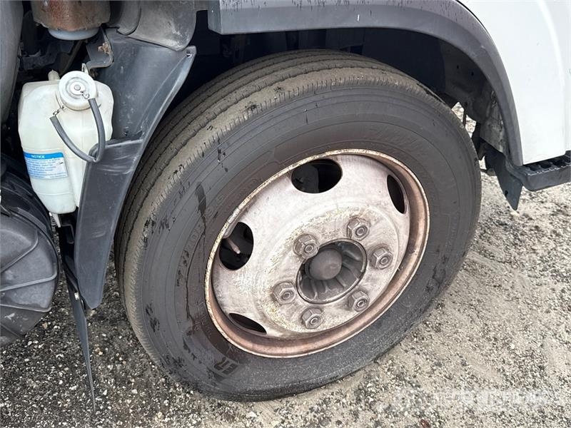 Isuzu NQR Tovornjaki zabojniki