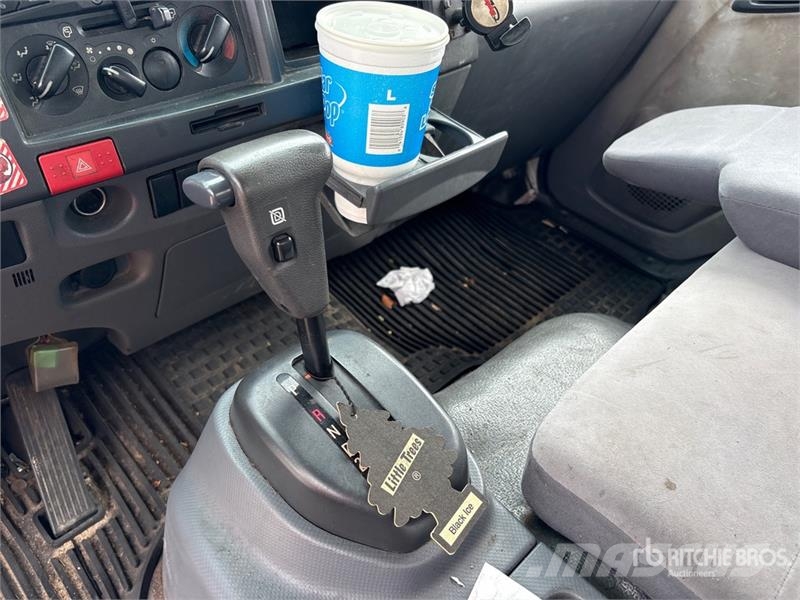 Isuzu NQR شاحنات ذات هيكل صندوقي