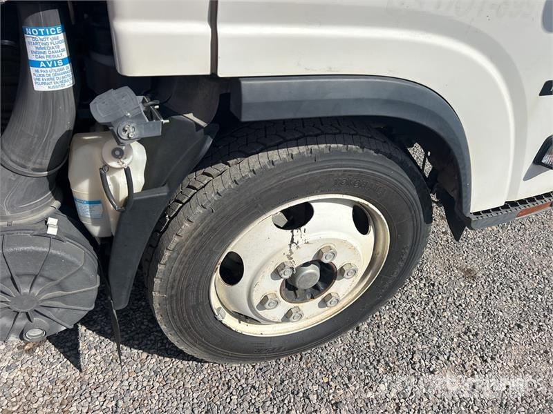Isuzu NQR Pometalni stroji