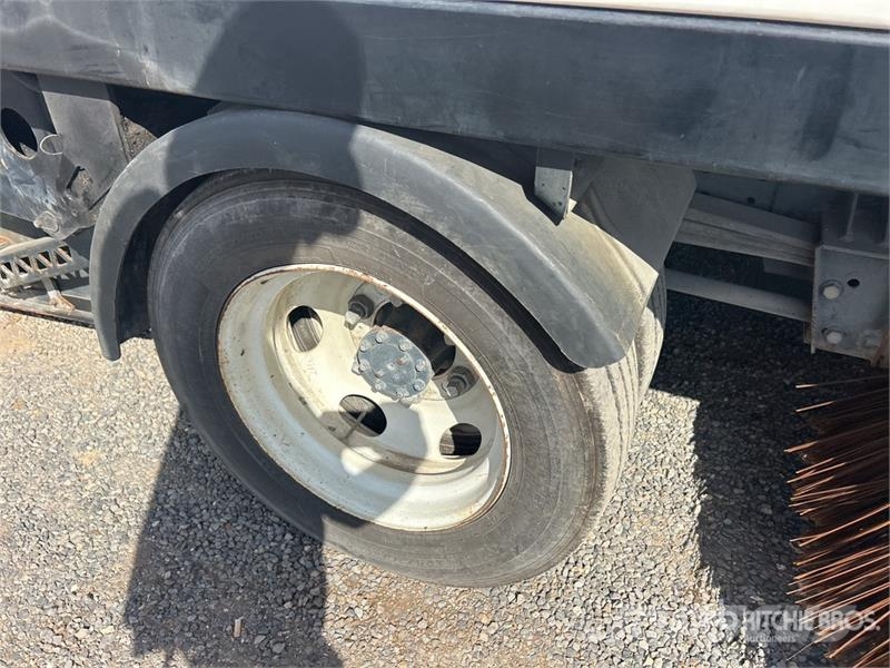 Isuzu NQR Pometalni stroji