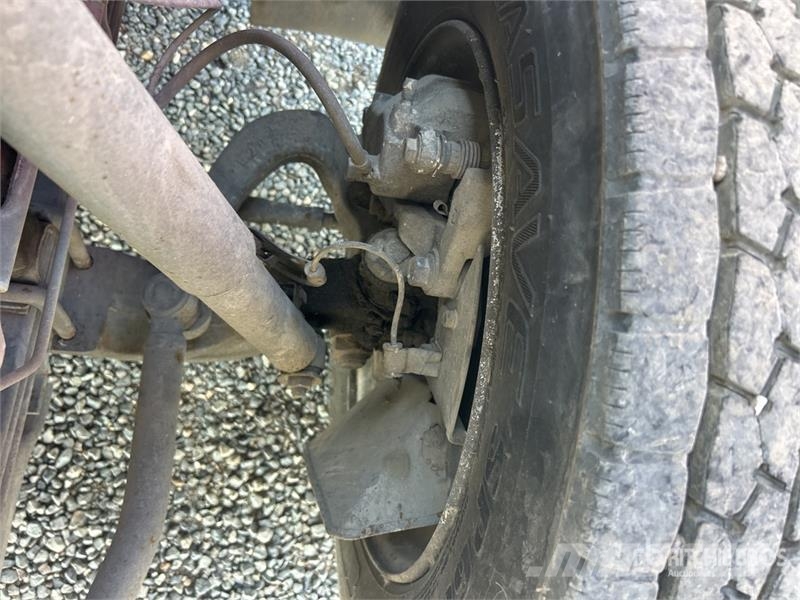 Isuzu NQR Pometalni stroji