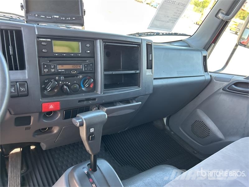 Isuzu NQR Caminhões com temperatura controlada