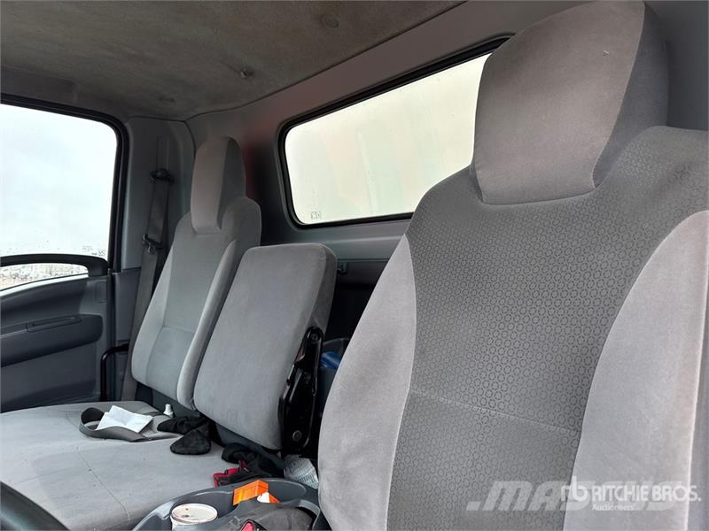Isuzu NQR Tovornjaki zabojniki