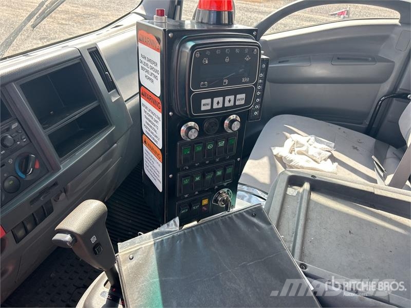 Isuzu NQR Pometalni stroji