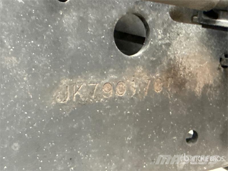 Isuzu NQR Tovornjaki zabojniki