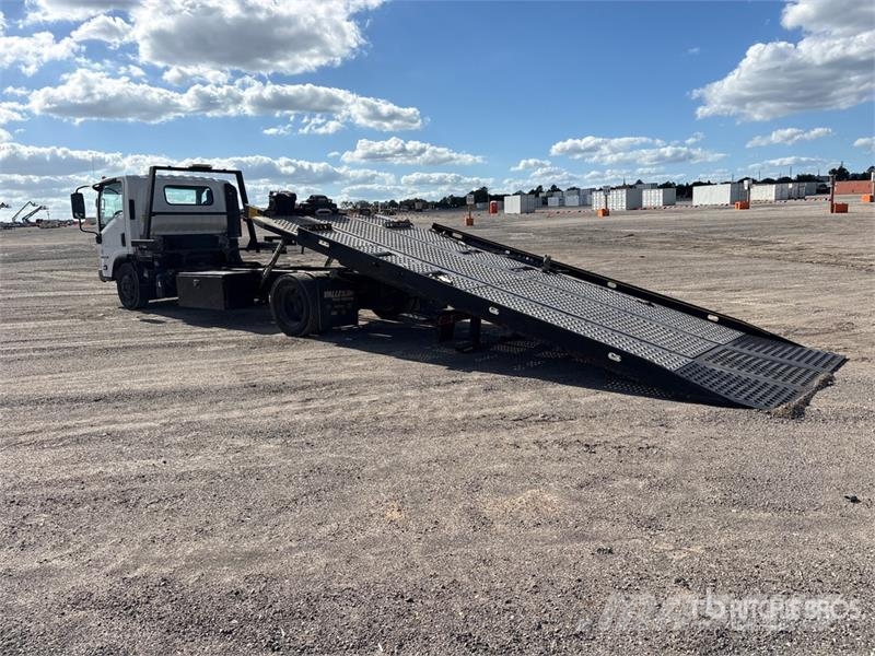 Isuzu NQR Evakuators ar manipulatoru