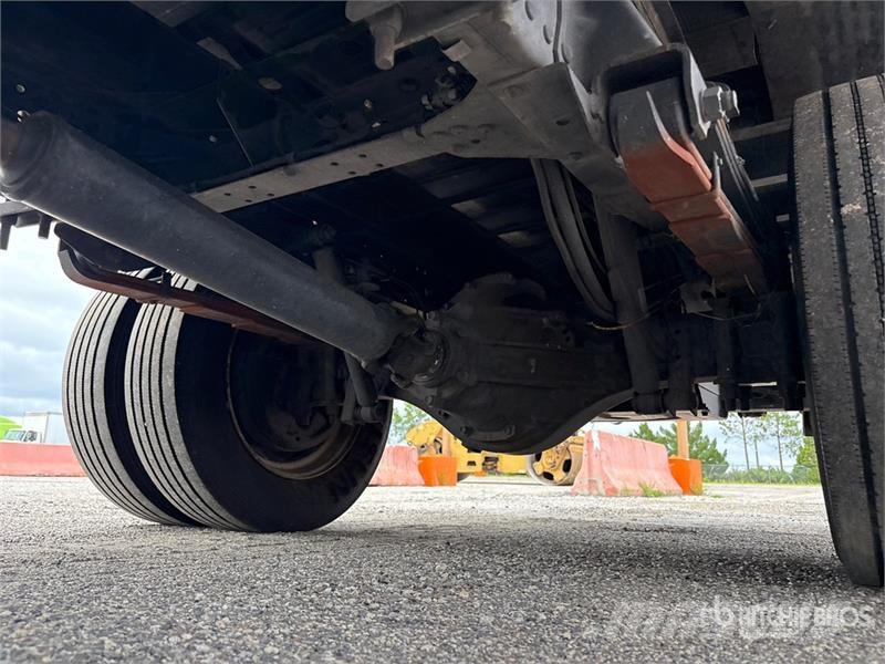 Isuzu NQR شاحنات ذات هيكل صندوقي
