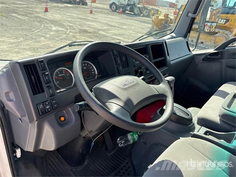 Isuzu NQR Evakuators ar manipulatoru