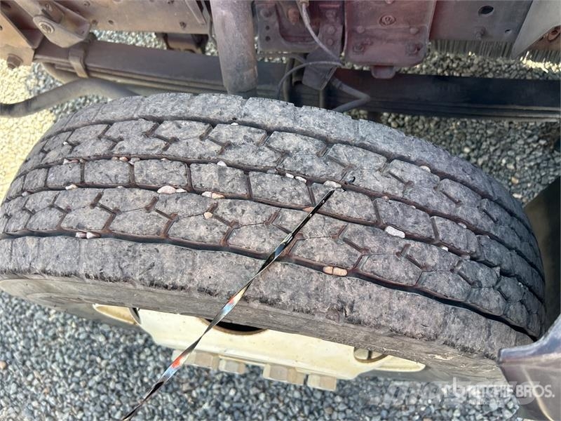Isuzu NQR Pometalni stroji