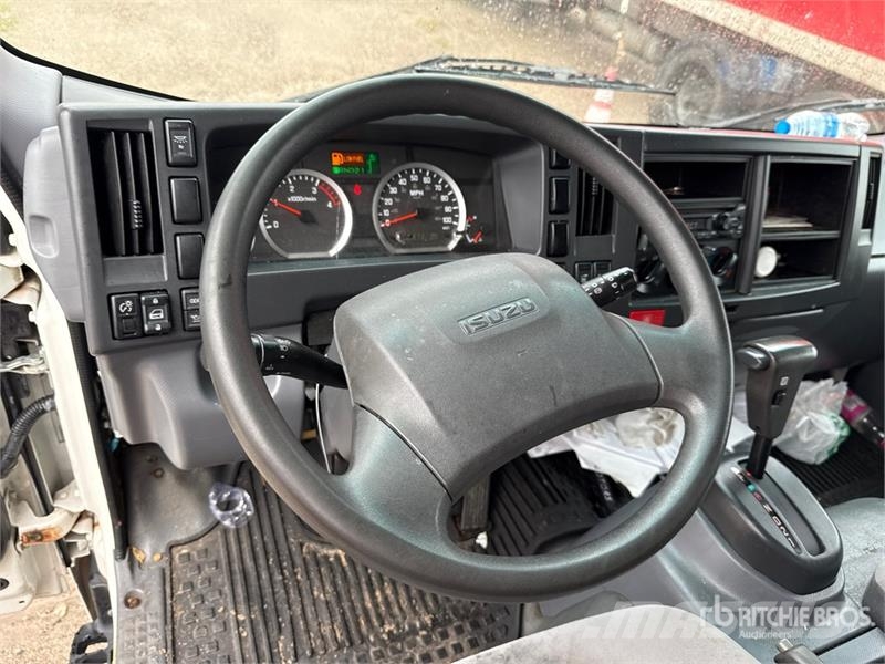 Isuzu NQR Tovornjaki zabojniki