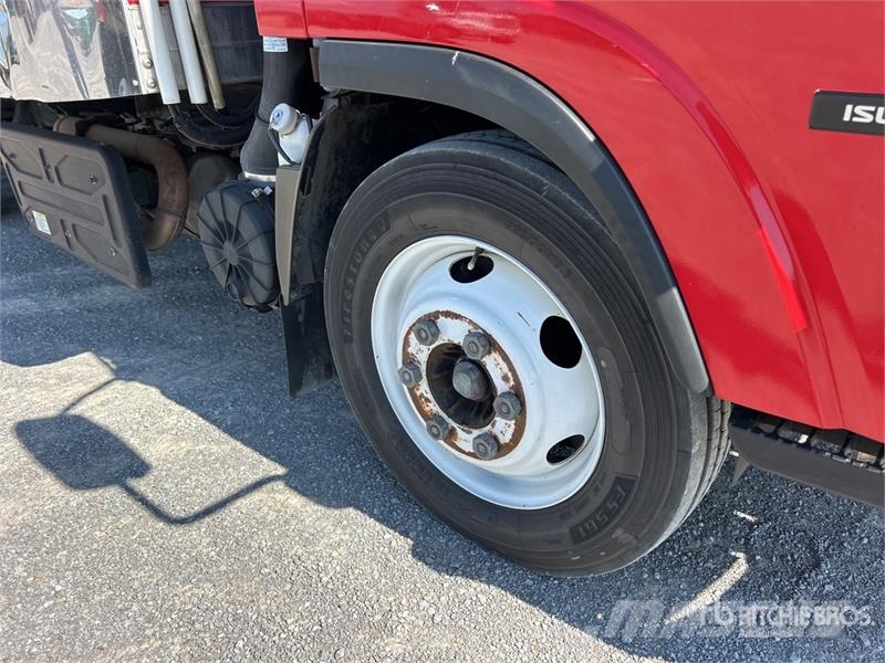 Isuzu NQR Caminhões com temperatura controlada