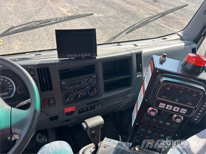 Isuzu NQR Pometalni stroji