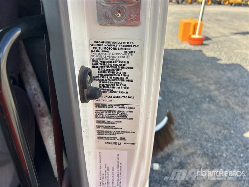 Isuzu NQR Pometalni stroji