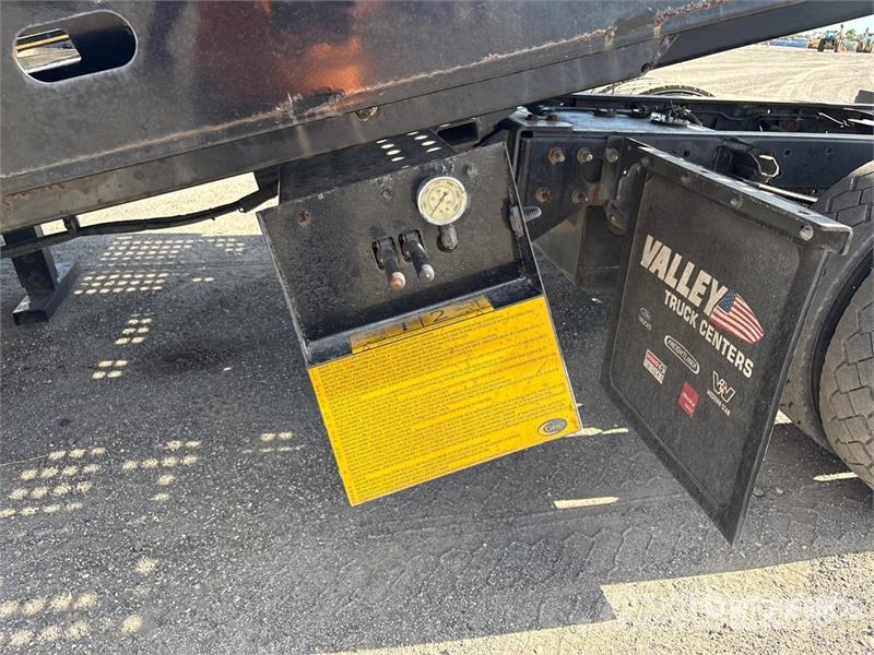 Isuzu NQR Evakuators ar manipulatoru