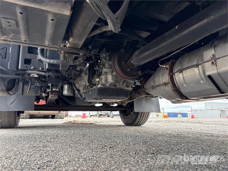 Isuzu NQR شاحنات ذات هيكل صندوقي