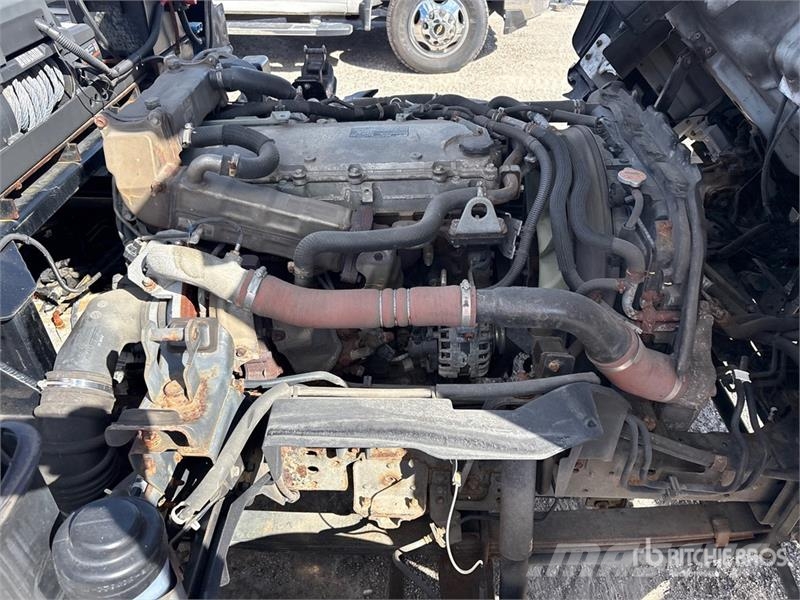 Isuzu NQR Evakuators ar manipulatoru