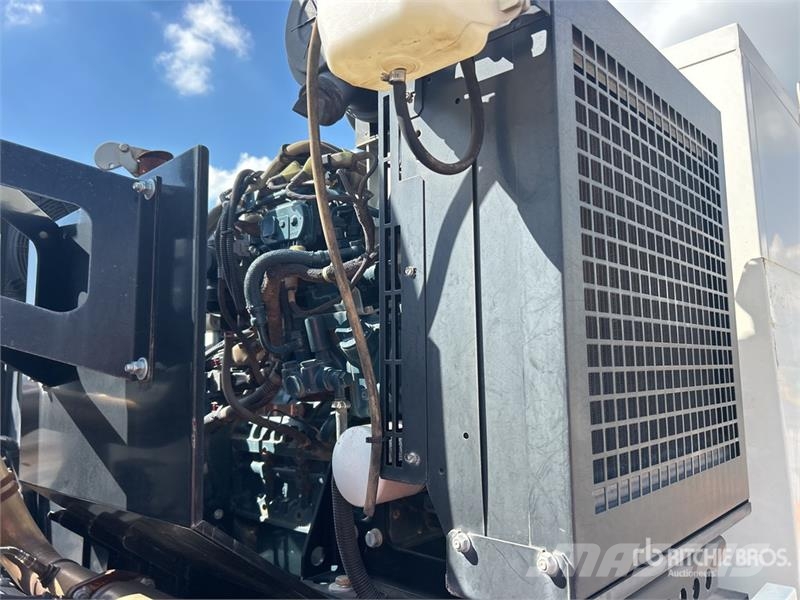 Isuzu NQR Pometalni stroji
