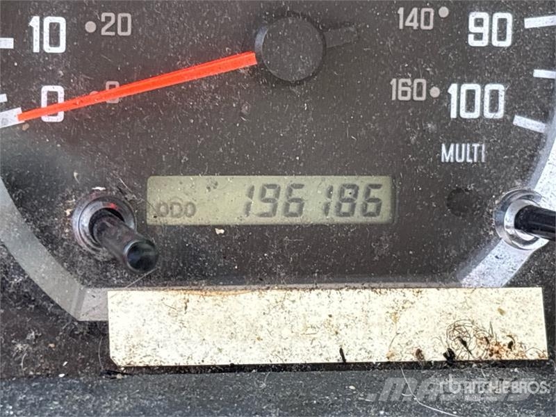 Isuzu NRR Italszállító tehergépkocsik