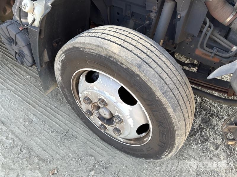 Isuzu NRR Italszállító tehergépkocsik