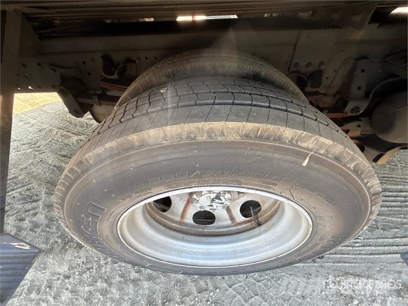 Isuzu NRR Italszállító tehergépkocsik