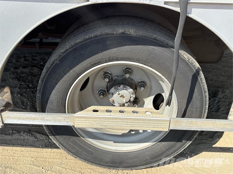 Isuzu NRR Italszállító tehergépkocsik