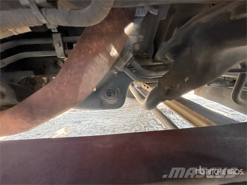 Isuzu NRR Italszállító tehergépkocsik