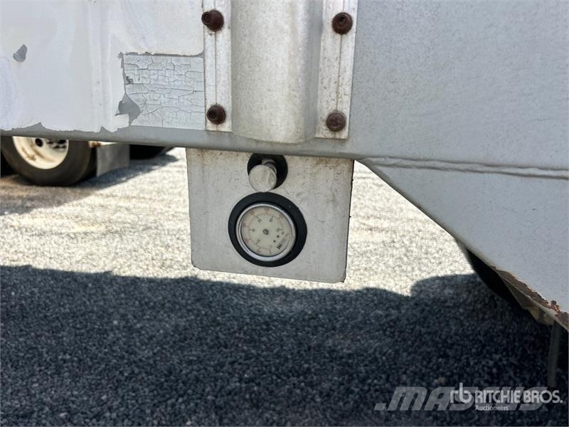  ITI 42 ft x 96 in T/A Open-Top Chip Trailer Rimorchi per segatura e cippato