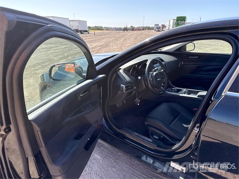 Jaguar XE 25t Automobile 자동차