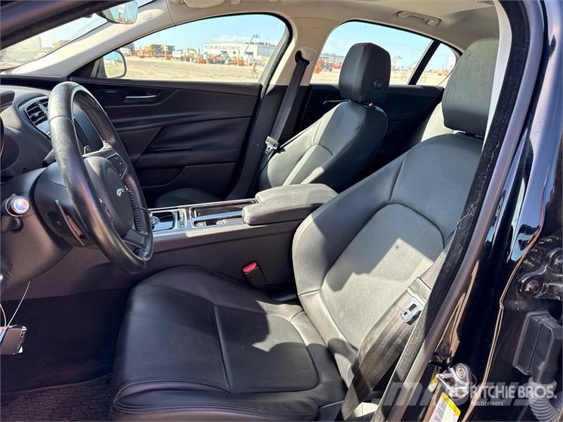 Jaguar XE 25t Automobile 자동차