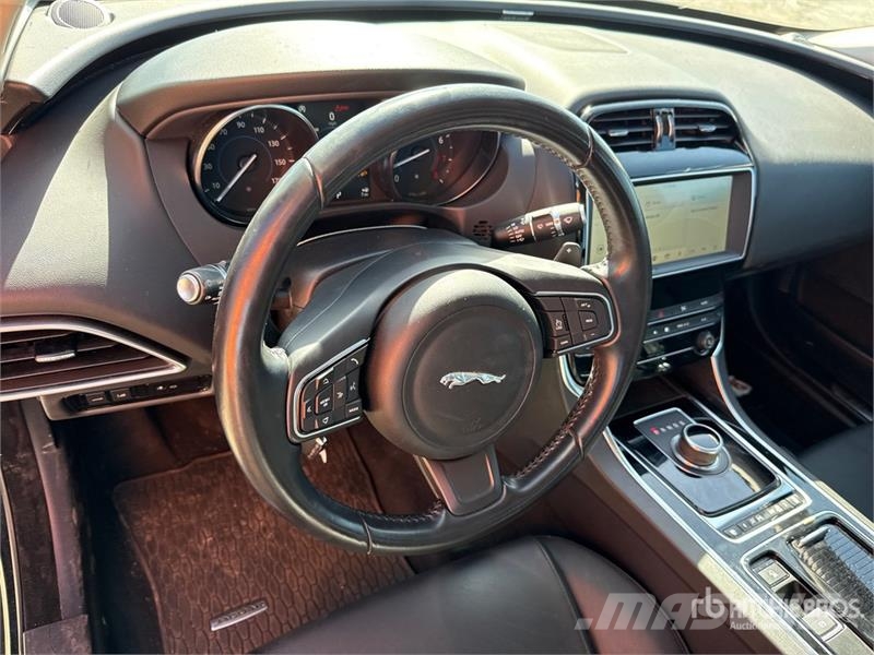 Jaguar XE 25t Automobile 자동차