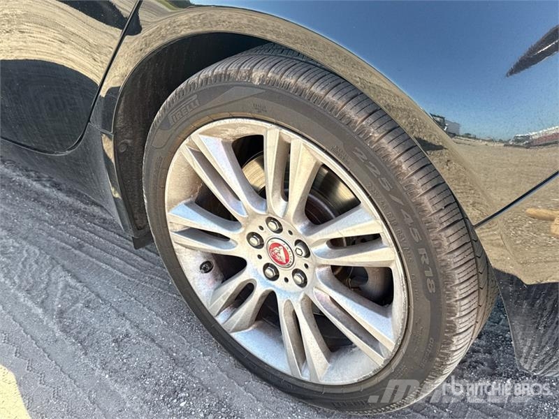 Jaguar XE 25t Automobile 자동차