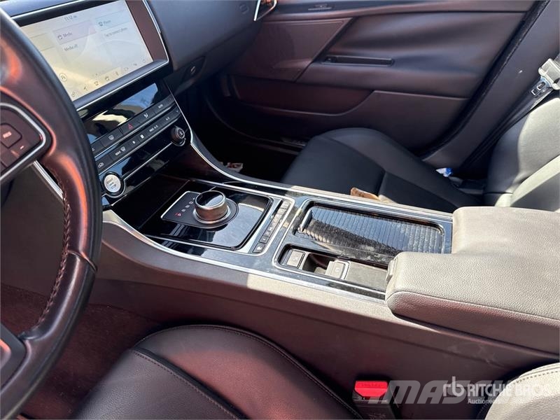 Jaguar XE 25t Automobile 자동차