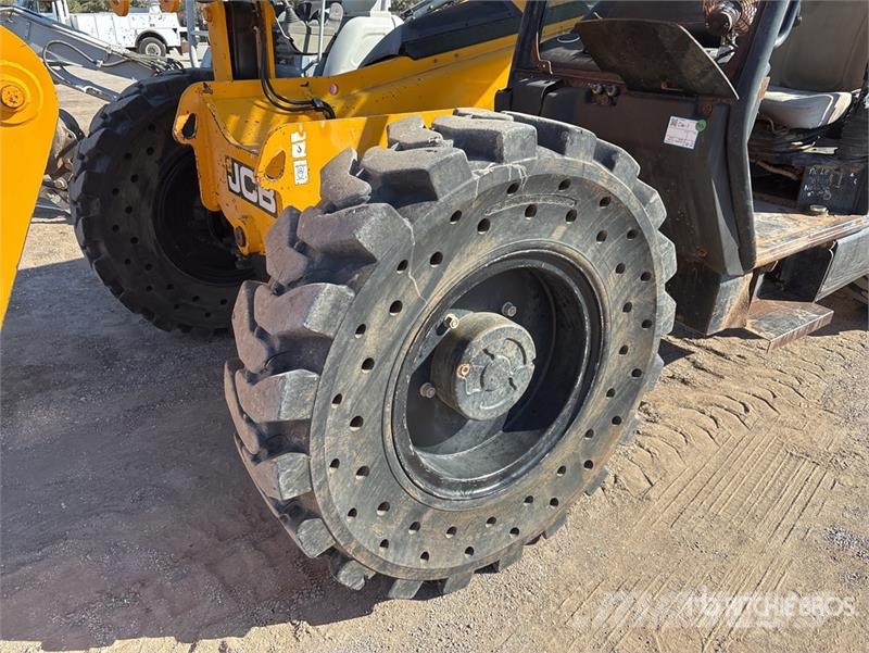 JCB 509.42 مناولات متداخلة