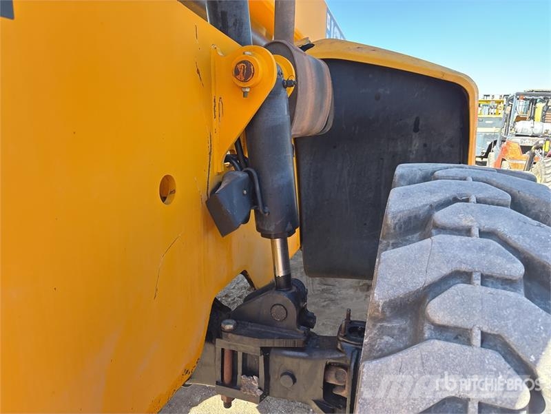 JCB 509.42 مناولات متداخلة