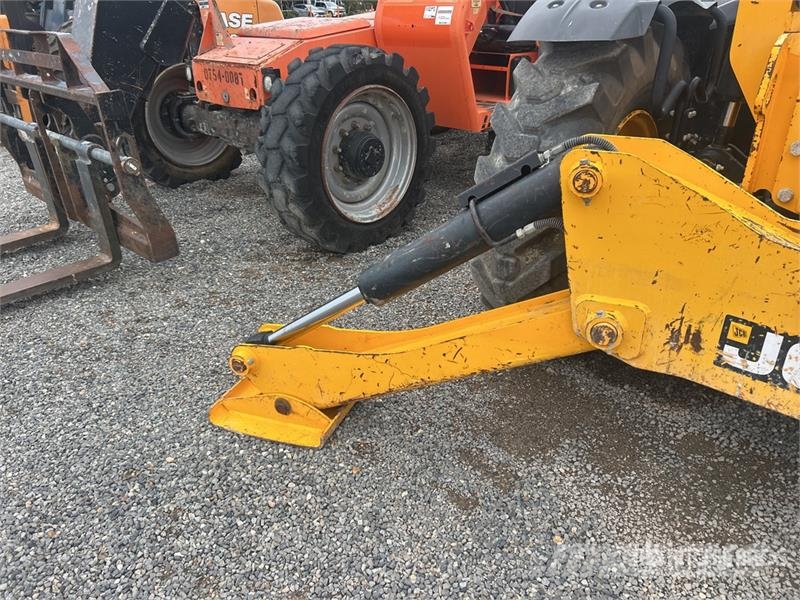 JCB 512-56 伸缩臂叉装车|叉装车