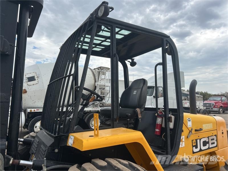 JCB 930-4 6000 lb Rough Terrain Forklift Maastotrukit