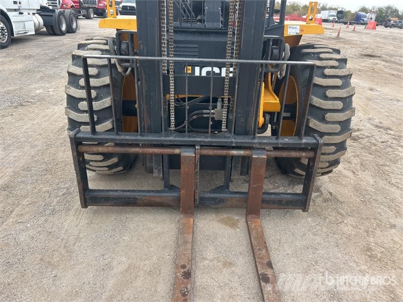 JCB 930-4 6000 lb Rough Terrain Forklift Maastotrukit