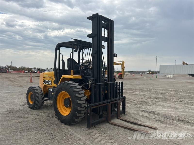 JCB 930-4 6000 lb Rough Terrain Forklift Maastotrukit
