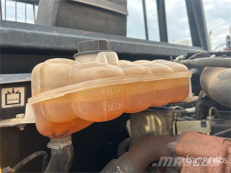 JCB 930-4 6000 lb Rough Terrain Forklift Maastotrukit