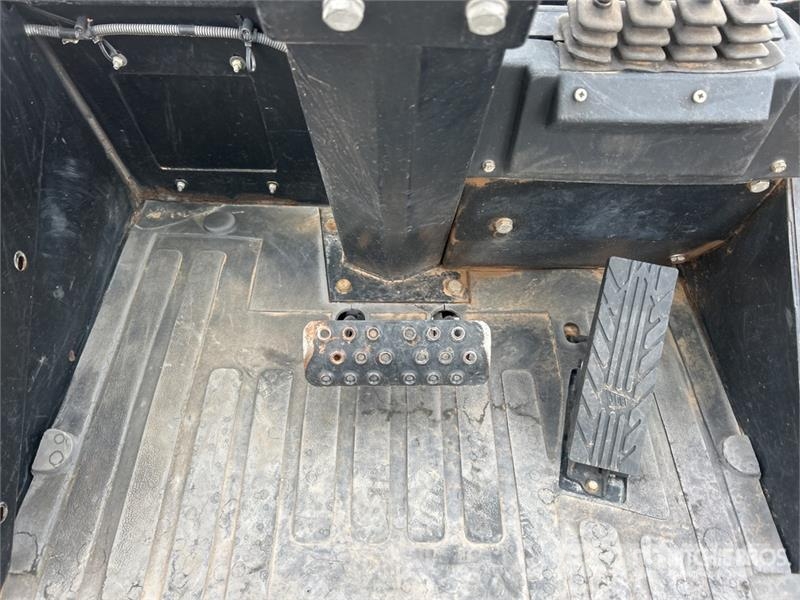 JCB 930-4 6000 lb Rough Terrain Forklift Maastotrukit