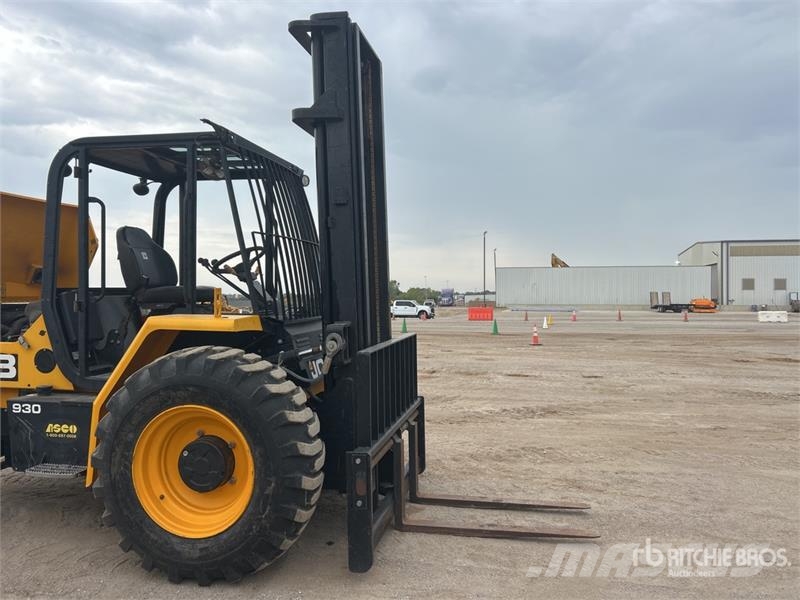 JCB 930-4 6000 lb Rough Terrain Forklift Maastotrukit