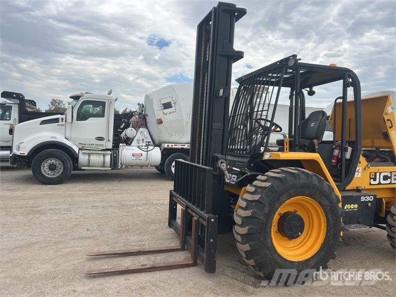 JCB 930-4 6000 lb Rough Terrain Forklift Maastotrukit