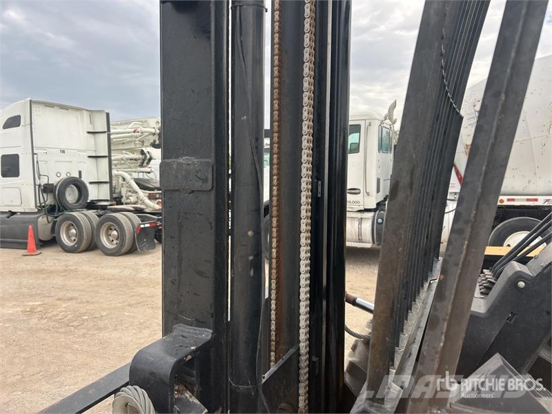 JCB 930-4 6000 lb Rough Terrain Forklift Maastotrukit