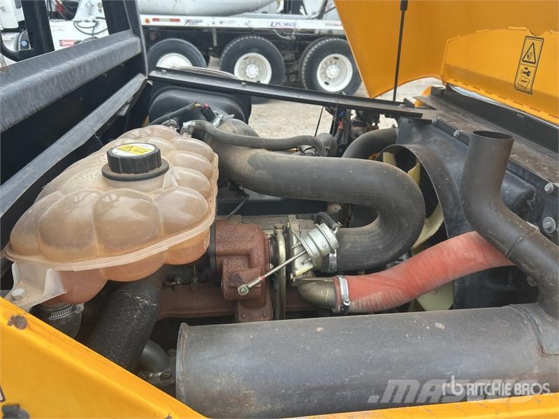 JCB 930-4 6000 lb Rough Terrain Forklift Maastotrukit