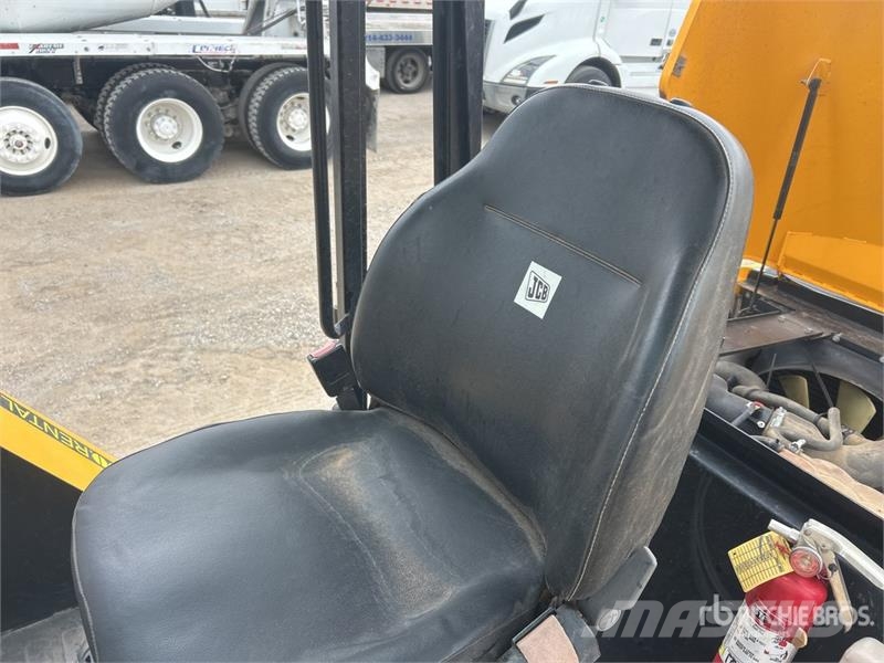 JCB 930-4 6000 lb Rough Terrain Forklift Maastotrukit