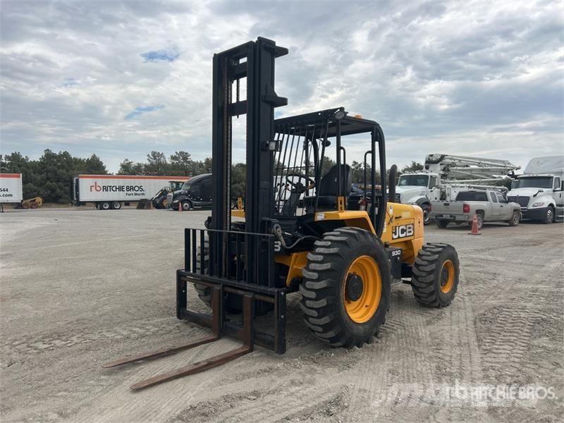JCB 930-4 6000 lb Rough Terrain Forklift Maastotrukit