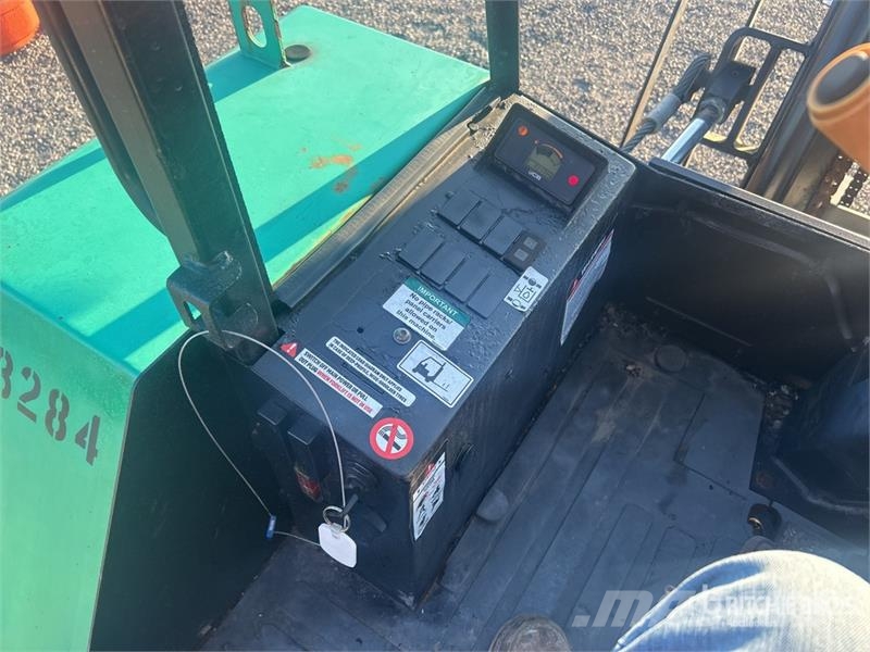 JCB 9304 6000 lb 4x4 Rough Terrain Forklift Tereptargonca