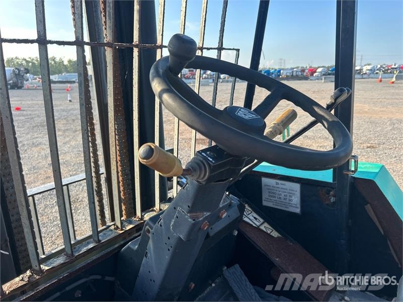 JCB 940 8000 lb 4x4 Rough Terrain Forklift 越野叉车|叉装车