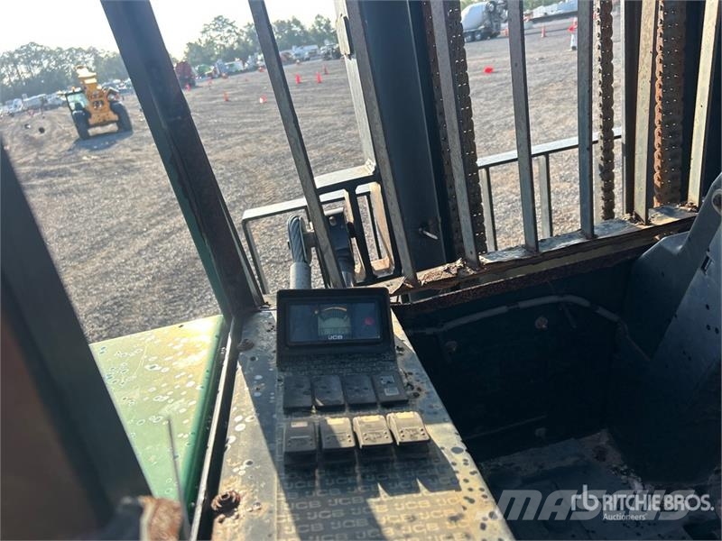 JCB 940 8000 lb 4x4 Rough Terrain Forklift 越野叉车|叉装车